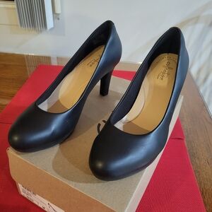 Clarks Adriel Viola high heeled pumps, Size 7